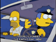 Policjant rozmawia przez radio